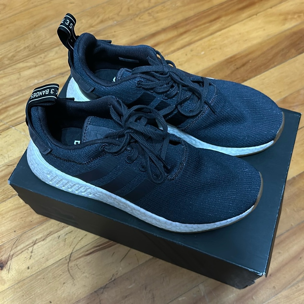 NMD R2